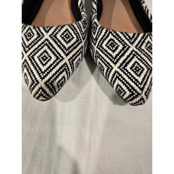 Loft Black & White Geometric Pointed Toe Flats Size 7.5 - Picture 4 of 9